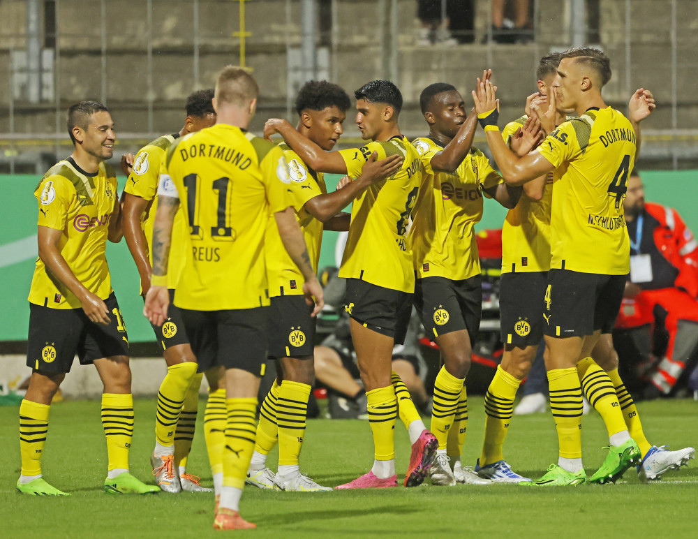 九游旧版本包含多特蒙德围绕德国杯更衣室发声本菲卡围绕英超遗憾出局，连对手都承认：阿扎伦卡与30激战湖人分钟的词条